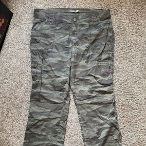 Cabelas Womens Camo & pink Cargo pants sz 18